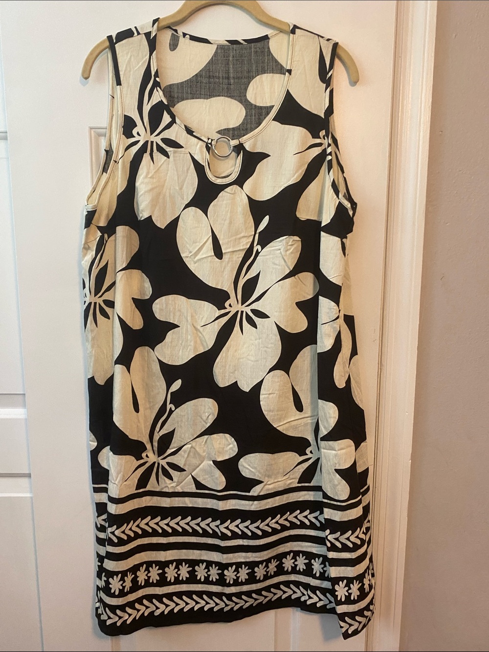 Black & Cream Floral Sleeveless Shift Dress